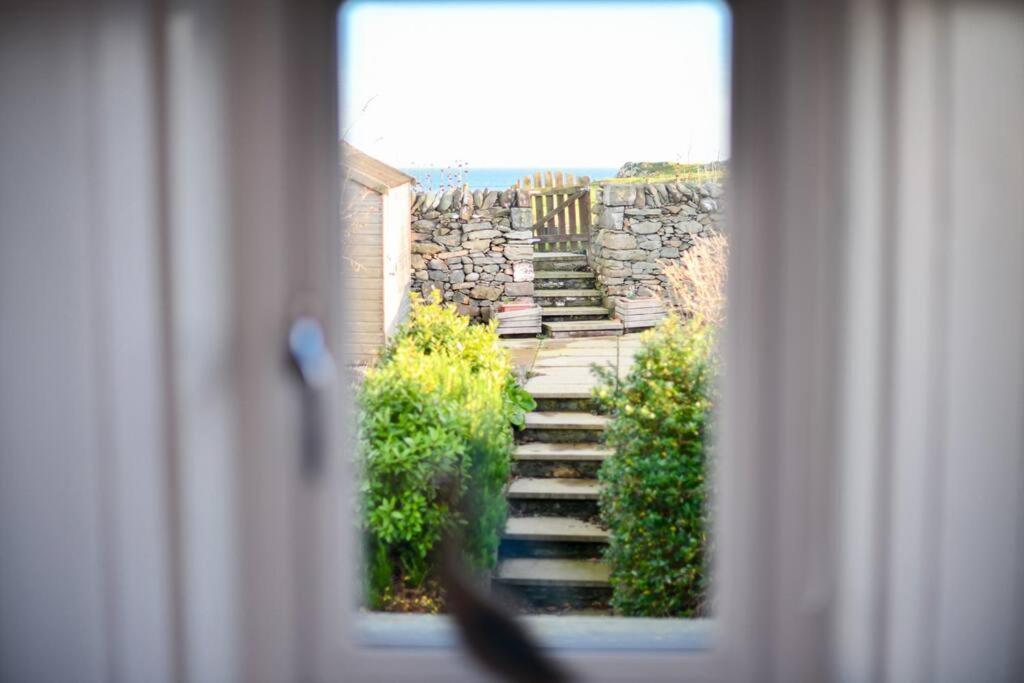 3 Bedroom Townhouse Right On The Harbour Isle of Whithorn Екстер'єр фото