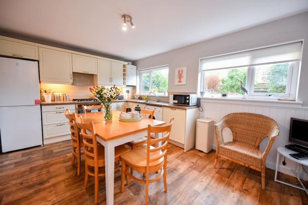 3 Bedroom Townhouse Right On The Harbour Isle of Whithorn Екстер'єр фото