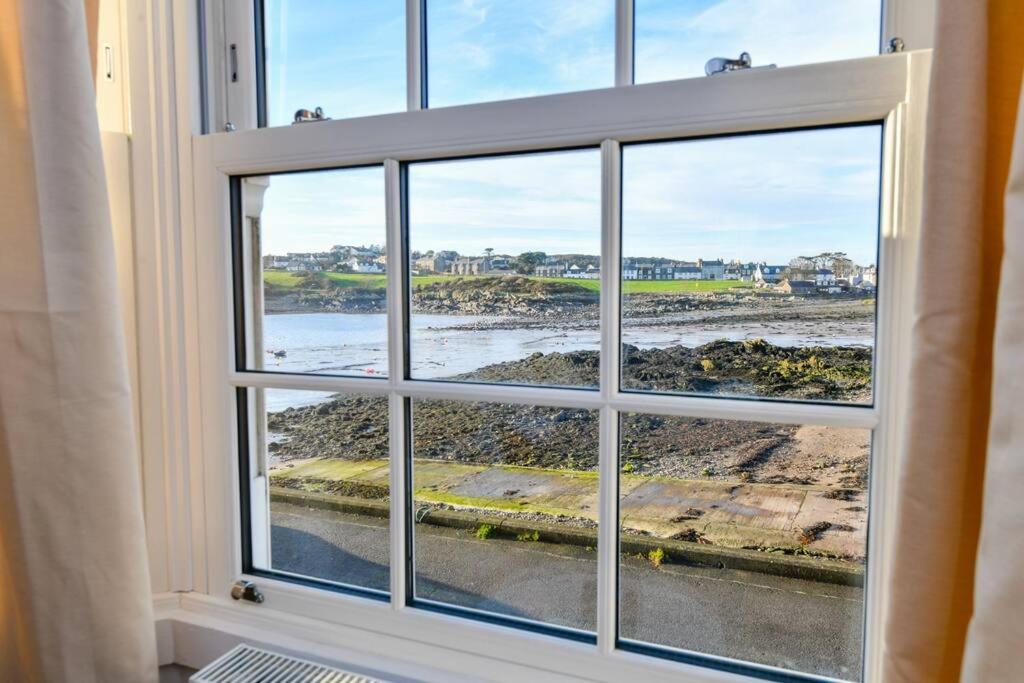 3 Bedroom Townhouse Right On The Harbour Isle of Whithorn Екстер'єр фото