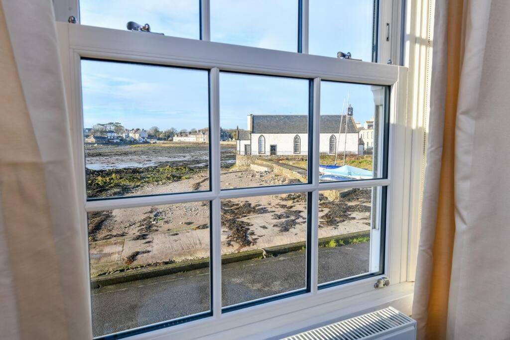 3 Bedroom Townhouse Right On The Harbour Isle of Whithorn Екстер'єр фото