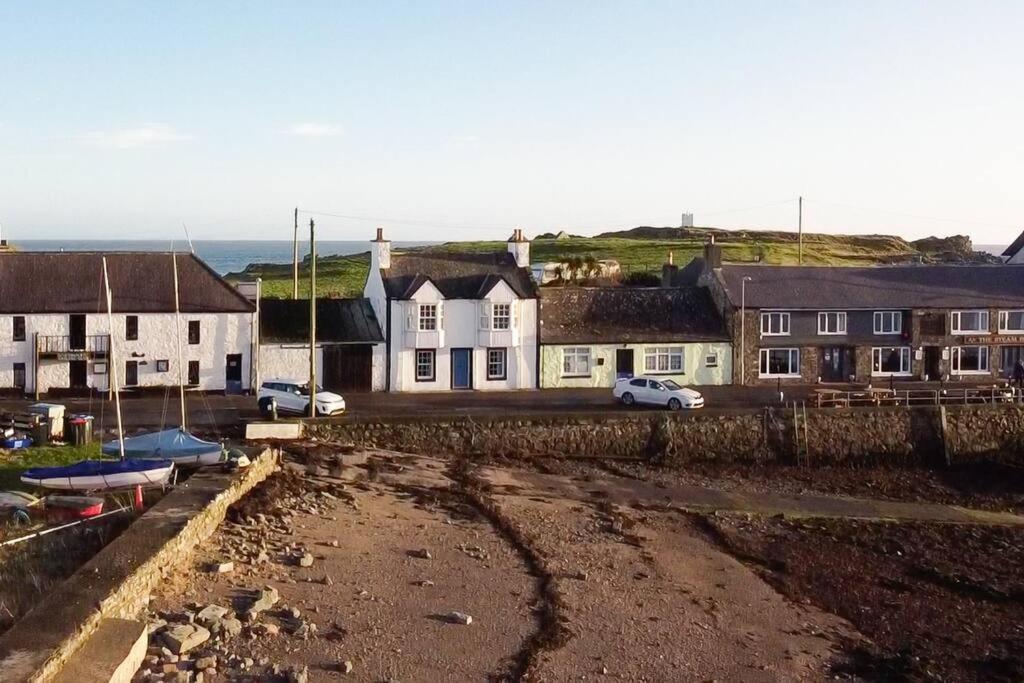 3 Bedroom Townhouse Right On The Harbour Isle of Whithorn Екстер'єр фото