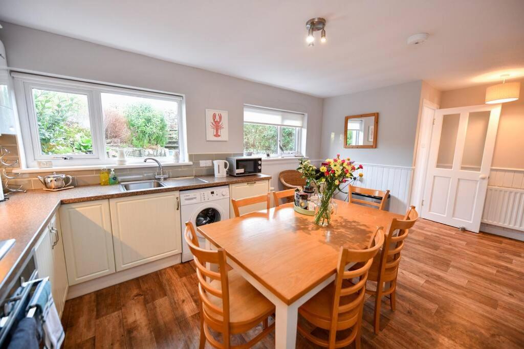 3 Bedroom Townhouse Right On The Harbour Isle of Whithorn Екстер'єр фото