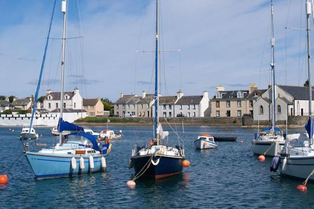 3 Bedroom Townhouse Right On The Harbour Isle of Whithorn Екстер'єр фото