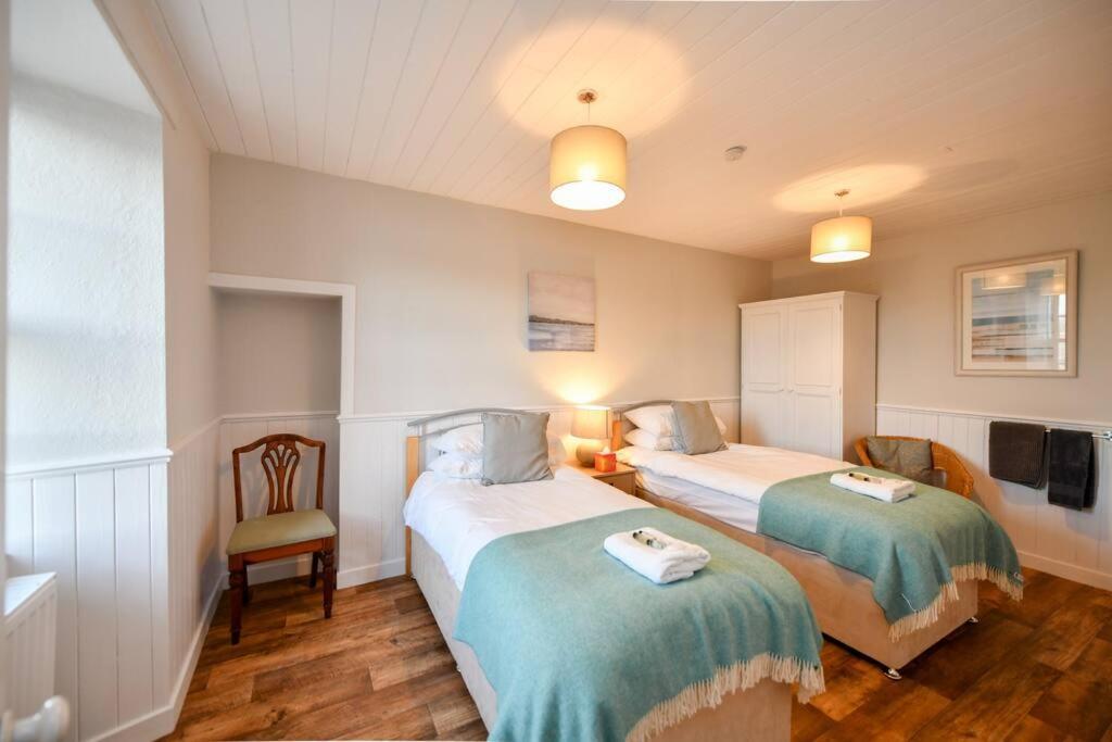 3 Bedroom Townhouse Right On The Harbour Isle of Whithorn Екстер'єр фото