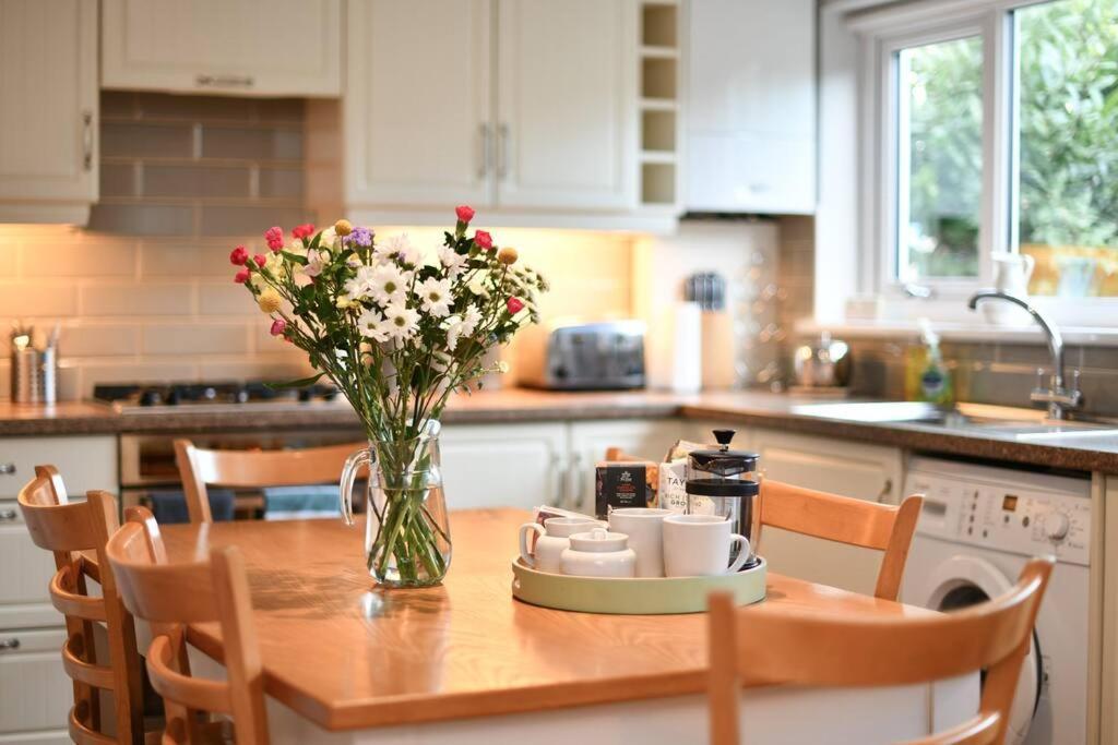 3 Bedroom Townhouse Right On The Harbour Isle of Whithorn Екстер'єр фото