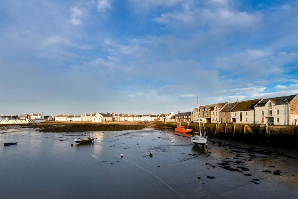 3 Bedroom Townhouse Right On The Harbour Isle of Whithorn Екстер'єр фото