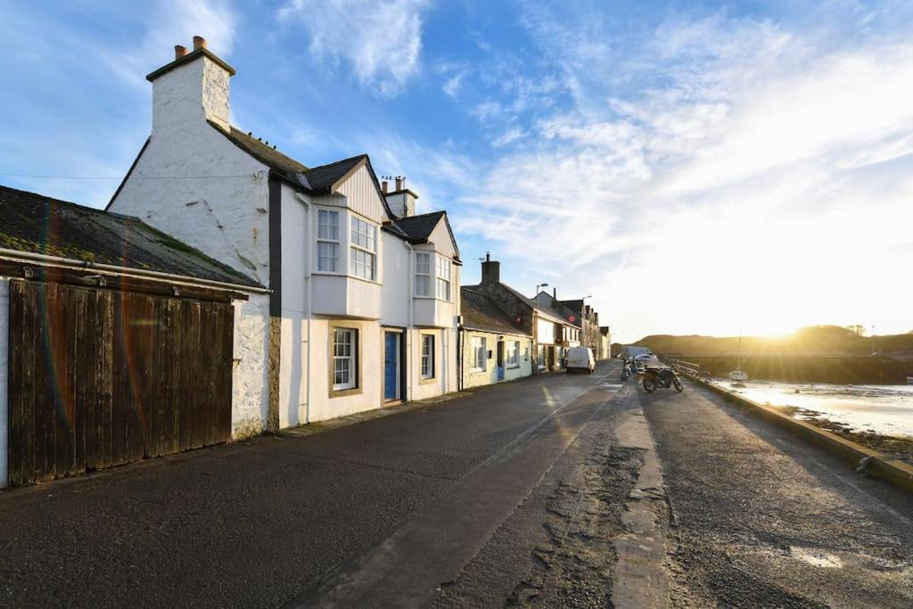 3 Bedroom Townhouse Right On The Harbour Isle of Whithorn Екстер'єр фото