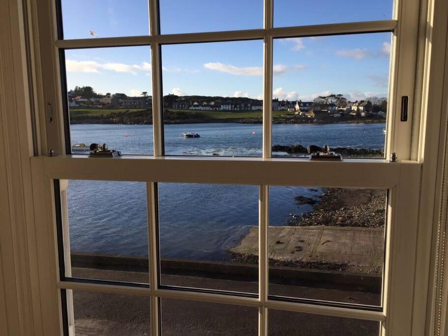 3 Bedroom Townhouse Right On The Harbour Isle of Whithorn Екстер'єр фото