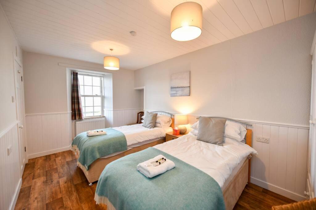 3 Bedroom Townhouse Right On The Harbour Isle of Whithorn Екстер'єр фото