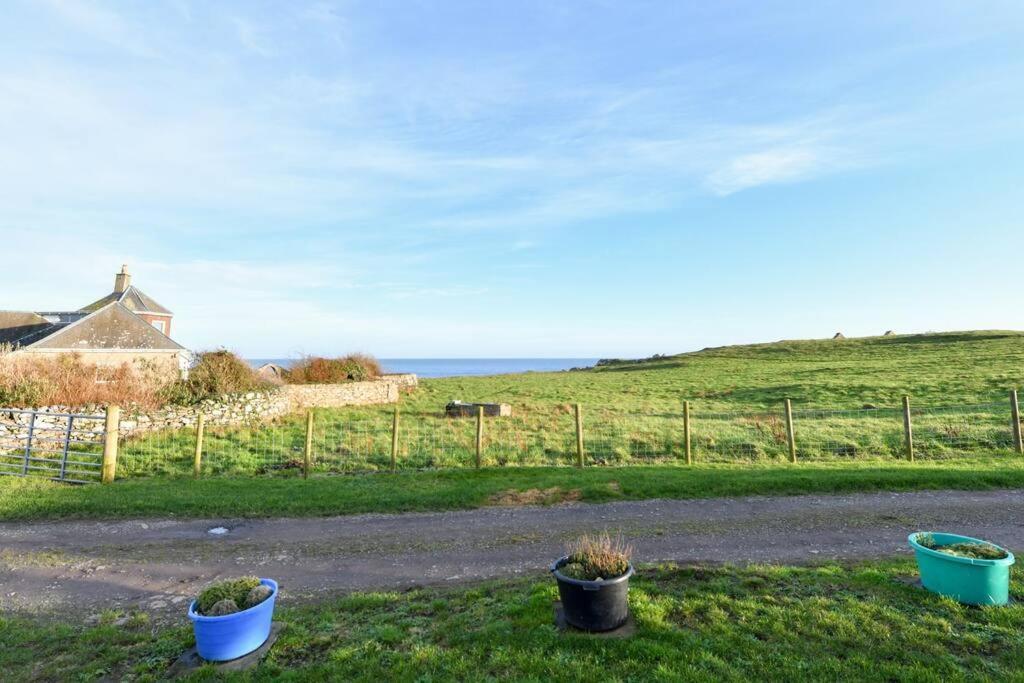 3 Bedroom Townhouse Right On The Harbour Isle of Whithorn Екстер'єр фото